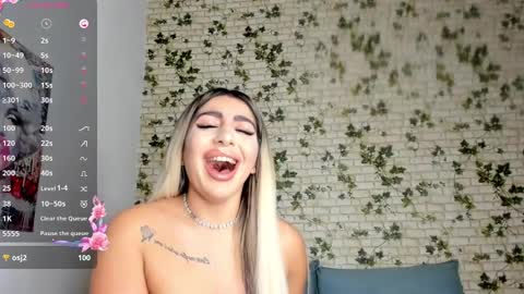 Snapshot of belle_hallle chatting on December 2024 04:58:01 PM LucyJelly online show from December 2024 04:58:01 PM