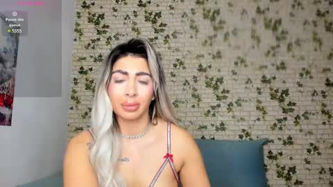 Snapshot of belle_hallle chatting on January 2025 07:07:02 PM LucyJelly online show from January 2025 07:07:02 PM