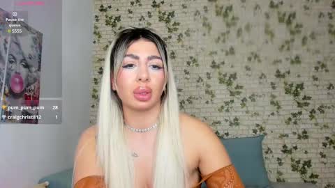 Snapshot of belle_hallle chatting on January 2025 04:57:02 PM LucyJelly online show from January 2025 04:57:02 PM