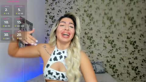 Snapshot of belle_hallle chatting on March 2025 05:18:02 PM LucyJelly online show from March 2025 05:18:02 PM