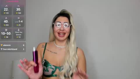 Snapshot of belle_hallle chatting on March 2025 06:19:02 PM LucyJelly online show from March 2025 06:19:02 PM