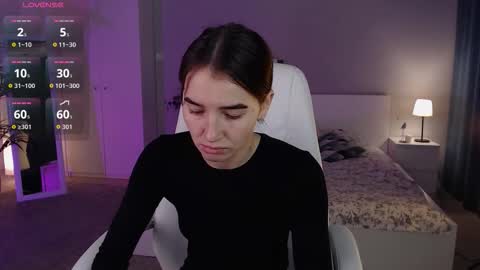 Bella online show from September 2025 01:00:01 AM