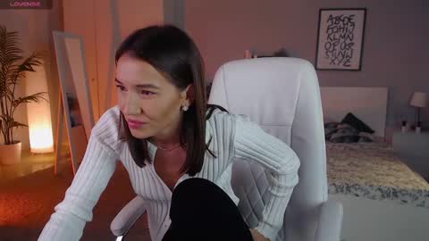 Bella online show from October 2025 01:25:01 AM