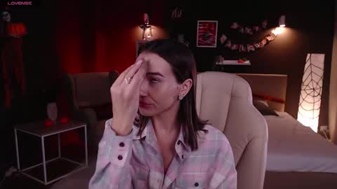 Bella online show from October 2025 01:05:02 AM