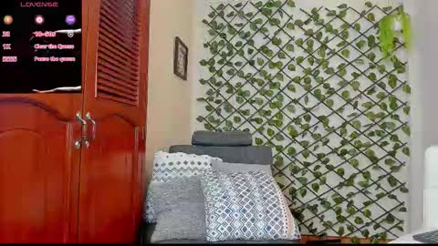 Neon online show from November 2025 11:01:02 AM