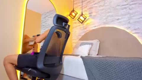 BENJAMIN online show from November 2025 02:17:02 PM