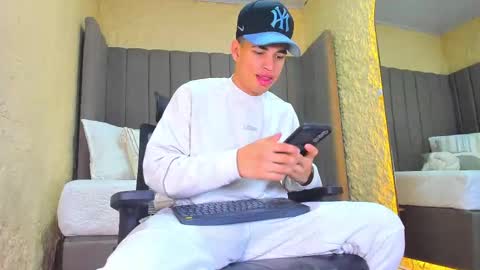 BENJAMIN online show from November 2025 05:51:02 PM