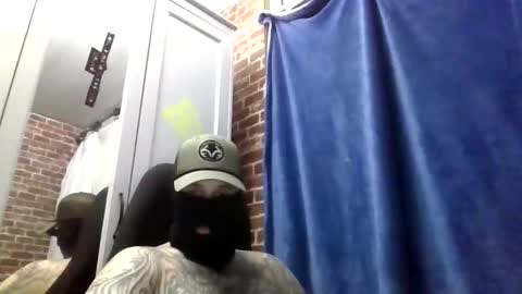 Snapshot of bennetsinit chatting on December 2025 07:58:02 AM smokin n cammin online show from December 2025 07:58:02 AM