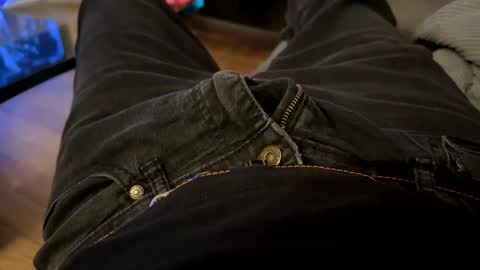 Snapshot of benz10001 chatting on January 2025 10:49:02 PM benz10001 online show from January 2025 10:49:02 PM