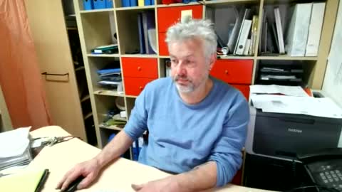 Snapshot of berg_boy chatting on January 2025 12:50:02 PM Martin online show from January 2025 12:50:02 PM