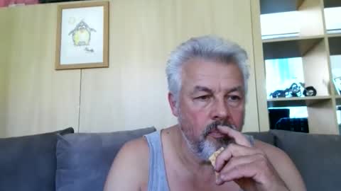 Snapshot of berg_boy chatting on September 2025 10:39:01 AM Martin online show from September 2025 10:39:01 AM