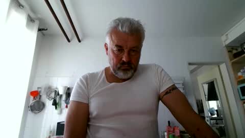 Snapshot of berg_boy chatting on October 2025 10:38:01 AM Martin online show from October 2025 10:38:01 AM