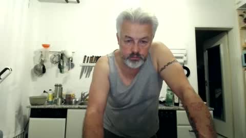 Snapshot of berg_boy chatting on November 2025 10:32:02 PM Martin online show from November 2025 10:32:02 PM