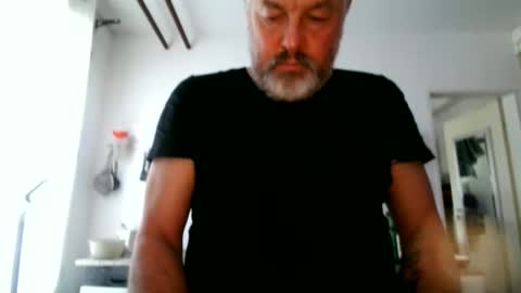 Snapshot of berg_boy chatting on November 2025 09:13:02 AM Martin online show from November 2025 09:13:02 AM