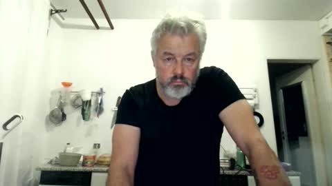 Snapshot of berg_boy chatting on December 2025 08:47:01 PM Martin online show from December 2025 08:47:01 PM