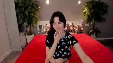 Snapshot of berrydiva chatting on November 2025 06:56:02 AM Violette online show from November 2025 06:56:02 AM