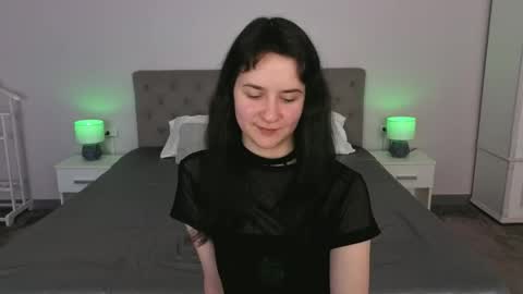 Snapshot of berrydiva chatting on April 2026 08:18:01 PM Violette online show from April 2026 08:18:01 PM