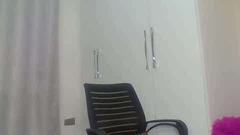 Snapshot of berryl8 chatting on November 2025 07:10:01 PM berryl online show from November 2025 07:10:01 PM