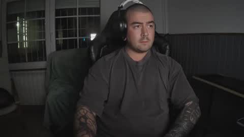 berto3389 online show from December 2025 07:09:01 PM