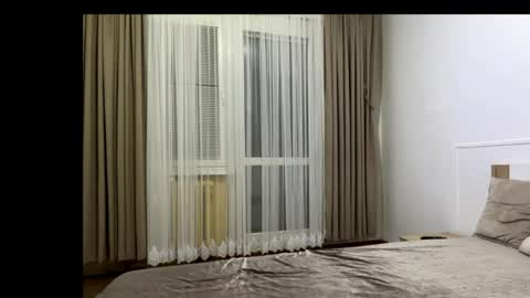 Alex and Victoria online show from April 2026 07:23:02 PM