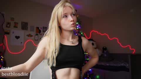 Snapshot of bestblondiiecb chatting on December 2024 05:33:02 PM Chloe Next stream on Friday online show from December 2024 05:33:02 PM