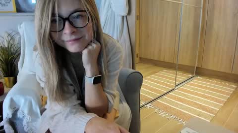 Vicky   online show from October 2025 06:47:01 AM