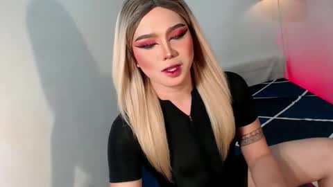 bestgirljulia online show from November 2025 01:00:02 PM