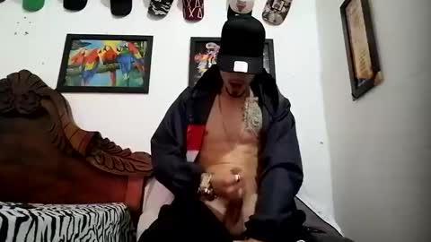 Snapshot of bestia_salvaje chatting on December 2024 11:20:01 PM Andres online show from December 2024 11:20:01 PM