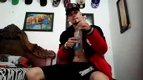 Snapshot of bestia_salvaje chatting on January 2025 11:17:01 PM Andres online show from January 2025 11:17:01 PM