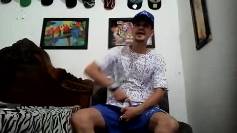 Snapshot of bestia_salvaje chatting on January 2025 11:29:01 PM Andres online show from January 2025 11:29:01 PM