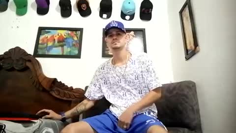 Snapshot of bestia_salvaje chatting on February 2025 11:20:01 PM Andres online show from February 2025 11:20:01 PM