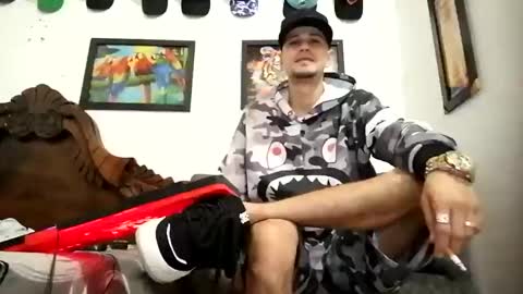 Snapshot of bestia_salvaje chatting on February 2025 10:48:01 PM Andres online show from February 2025 10:48:01 PM