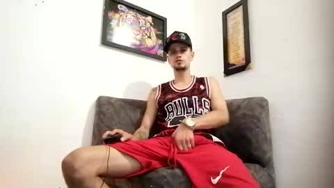 Snapshot of bestia_salvaje chatting on February 2025 10:53:01 PM Andres online show from February 2025 10:53:01 PM