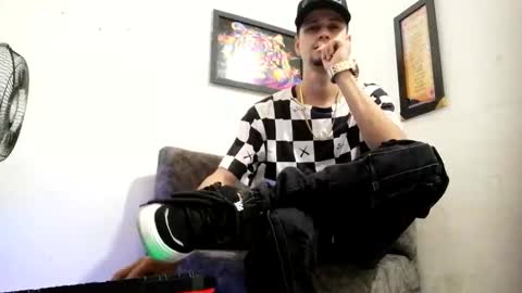 Snapshot of bestia_salvaje chatting on February 2025 11:12:02 PM Andres online show from February 2025 11:12:02 PM