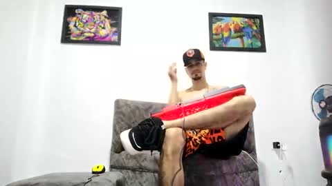 Snapshot of bestia_salvaje chatting on March 2025 10:45:02 PM Andres online show from March 2025 10:45:02 PM