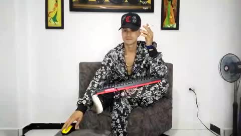 Snapshot of bestia_salvaje chatting on March 2025 10:39:02 PM Andres online show from March 2025 10:39:02 PM