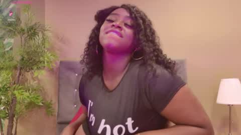 Snapshot of betsybennet chatting on October 2025 10:01:01 PM BETSY online show from October 2025 10:01:01 PM