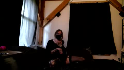 Snapshot of betsybradcock chatting on June 2026 10:30:02 PM Betsy online show from June 2026 10:30:02 PM