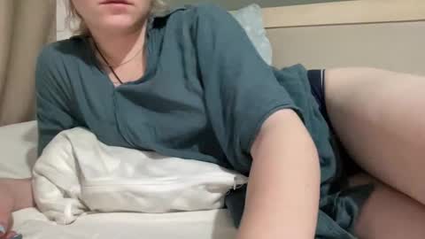 Snapshot of betteketty chatting on November 2025 10:10:02 PM Bette online show from November 2025 10:10:02 PM