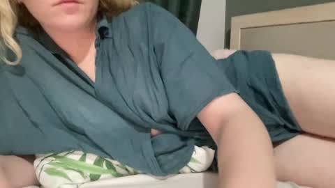 Snapshot of betteketty chatting on November 2025 11:15:01 PM Bette online show from November 2025 11:15:01 PM