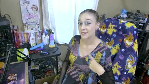 Snapshot of bettyofthedead chatting on September 2025 11:37:01 PM Betty of the Dead online show from September 2025 11:37:01 PM