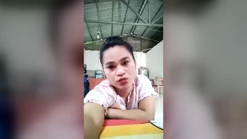 Snapshot of beuty_in_the_best_rose chatting on June 2026 06:52:01 AM beuty_in_the_best_rose online show from June 2026 06:52:01 AM