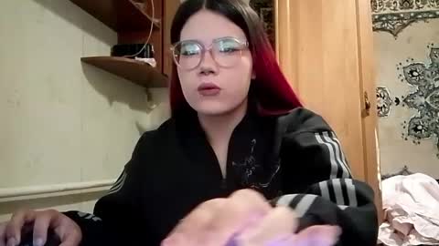 Mia online show from April 2026 12:29:02 PM