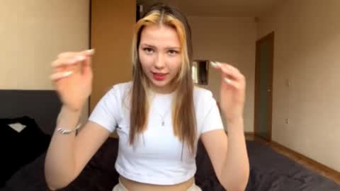 Snapshot of bevvanwoert chatting on February 2026 07:29:02 AM Bella online show from February 2026 07:29:02 AM