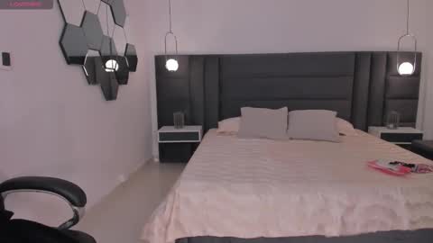 Snapshot of biancapierce_ chatting on November 2025 12:05:01 PM Bianca Pierce online show from November 2025 12:05:01 PM