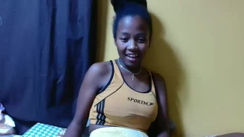 bienvenue987832 online show from April 2026 07:58:01 PM