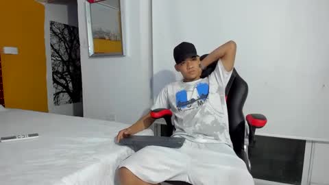 big_jhoonss_ online show from October 2025 02:53:01 AM