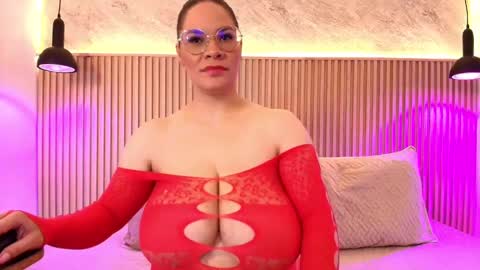 Snapshot of big_tits_in_your_face chatting on October 2025 08:04:01 PM Tell me Sophia  online show from October 2025 08:04:01 PM