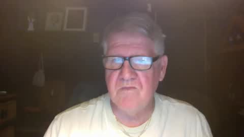 Snapshot of bigbeerdrinker1 chatting on October 2025 05:44:02 AM bigbeerdrinker online show from October 2025 05:44:02 AM