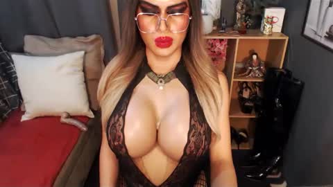 Snapshot of bigbomblhoraine chatting on February 2025 06:55:01 PM Loraine Cruz online show from February 2025 06:55:01 PM